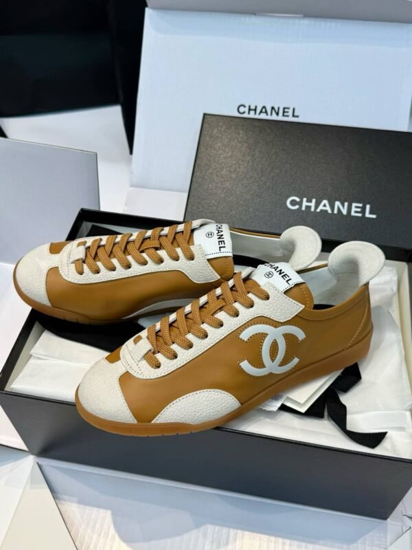 CHANEL Sneakers