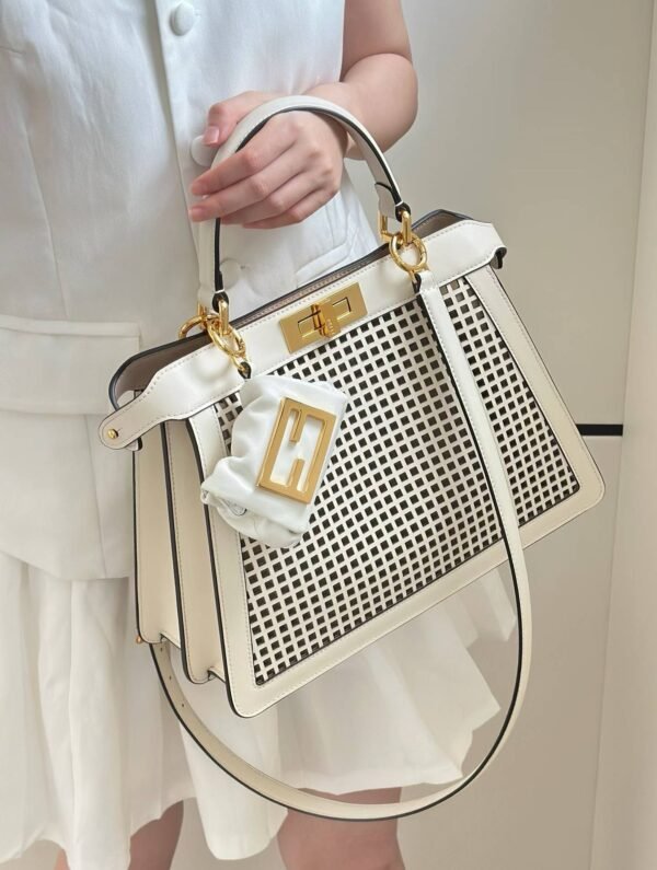 FENDI Peekaboo ISeeU Medium