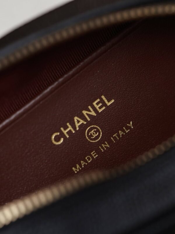 CHANEL Clutch with chain