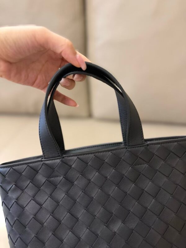 Bottega Veneta MINI ZIPPED TOTE