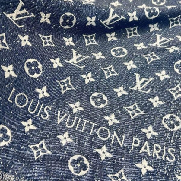 LOUIS VUITTON Square scarf