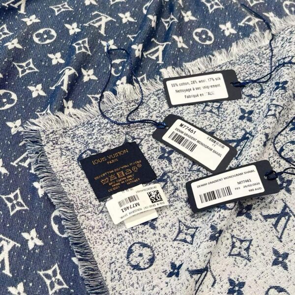 LOUIS VUITTON Square scarf