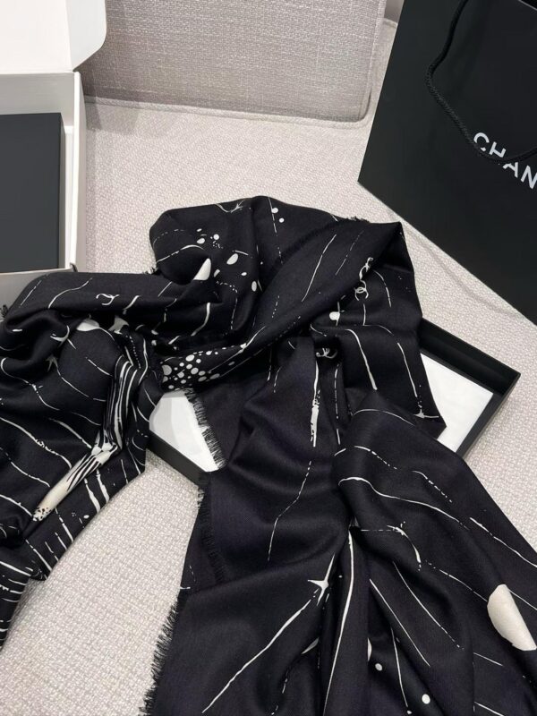 CHANEL Square scarf