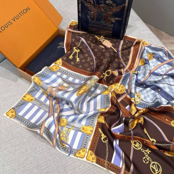 LOUIS VUTTION Square scarf