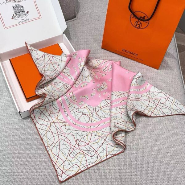HERMES  Square scarf