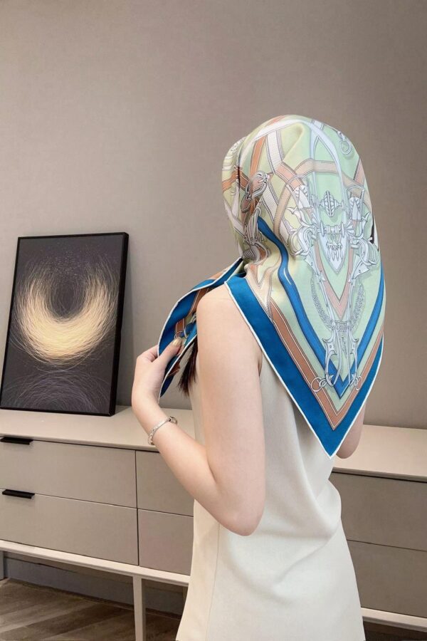 HMES Square scarf