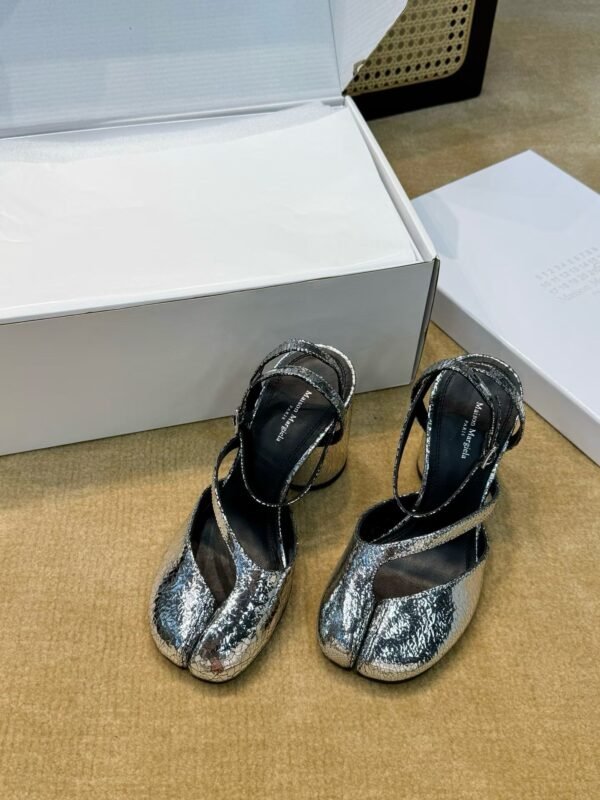 Majira high heel split toe shoes