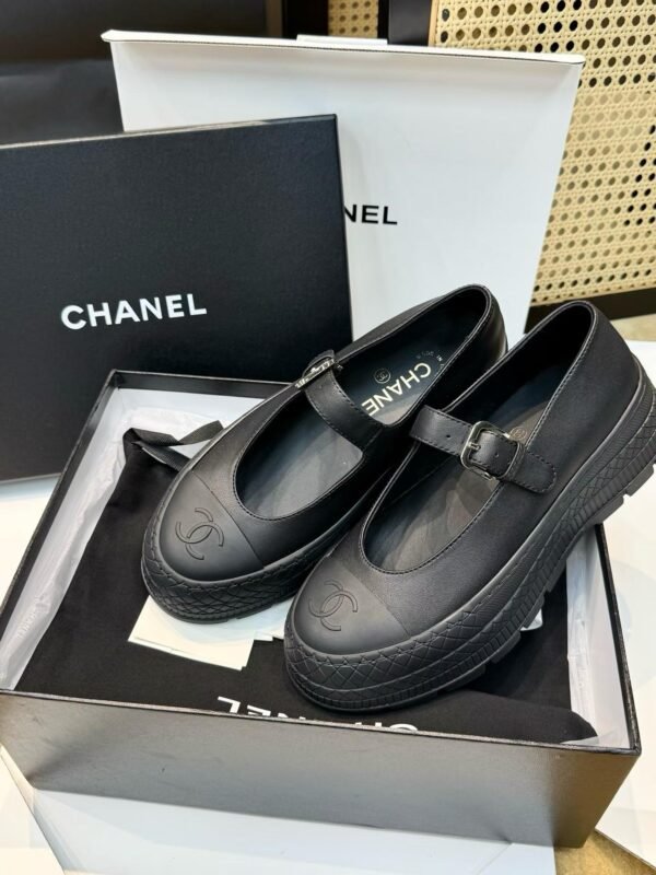 CHANEL Thick-soled Mary Jane shoes
