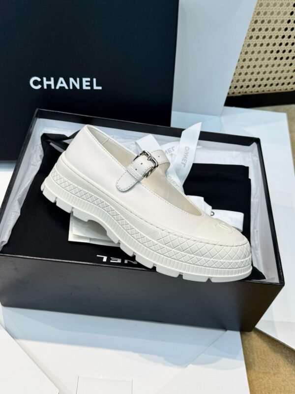 CHANEL Thick-soled Mary Jane shoes