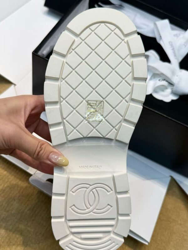 CHANEL Thick-soled Mary Jane shoes