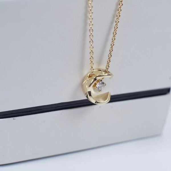 CHANEL COCO Ice moon necklace