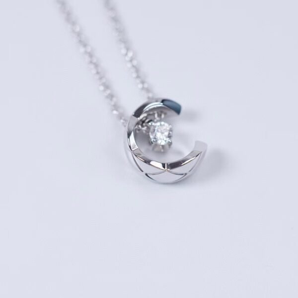 CHANEL COCO Ice moon necklace