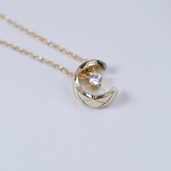 CHANEL COCO Ice moon necklace