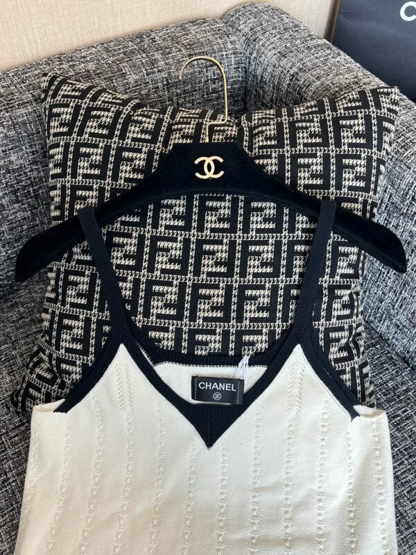 CHANEL Vest