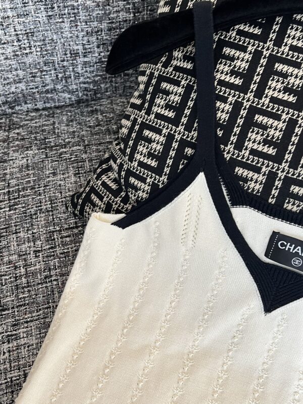 CHANEL Vest