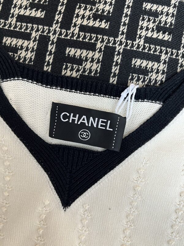 CHANEL Vest