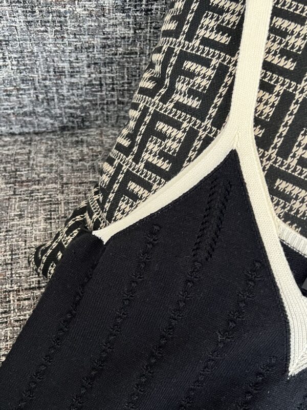 CHANEL Vest