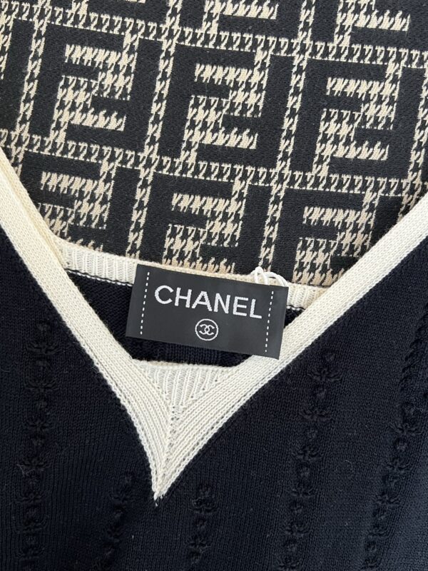 CHANEL Vest
