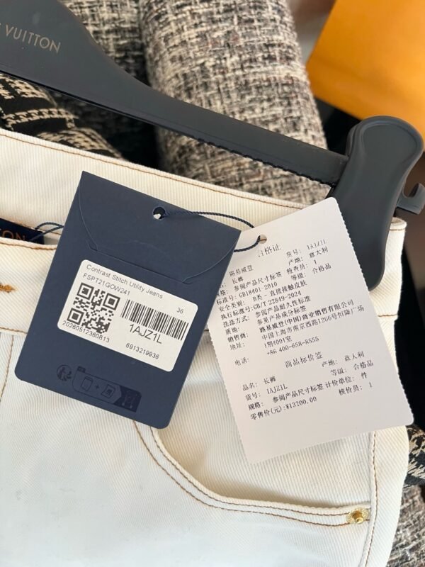 LOUIS VUITTON Jeans