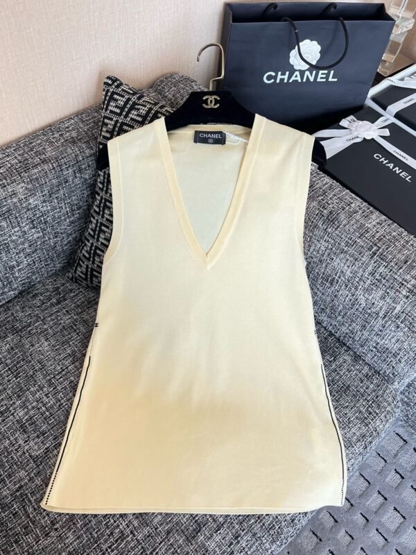 CHANEL Vest