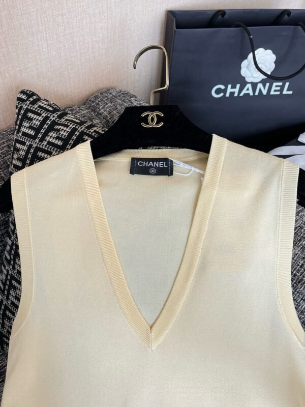 CHANEL Vest