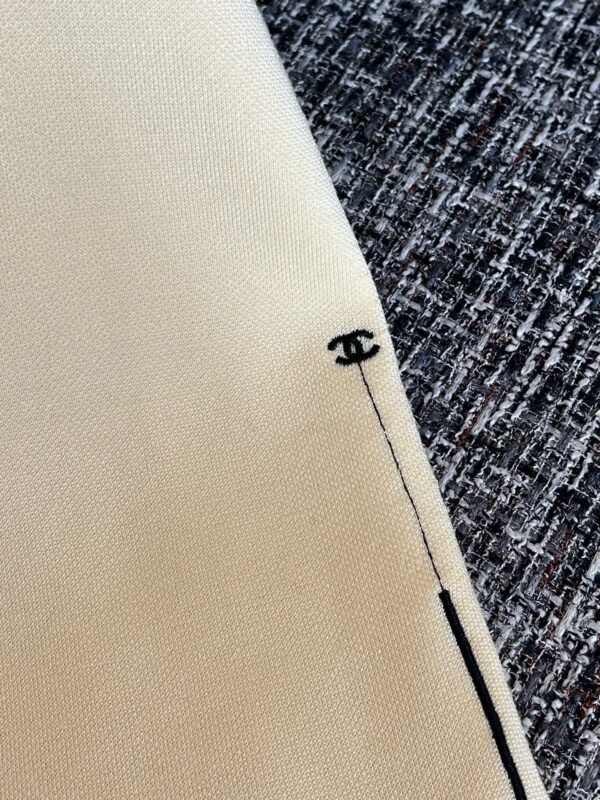 CHANEL Vest