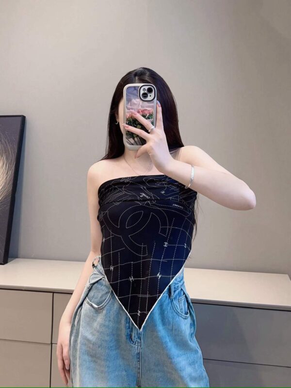 CHANEL  Square silk scarf