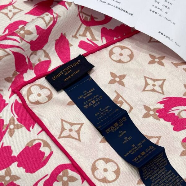 LOUIS VUITTON Square silk scarf