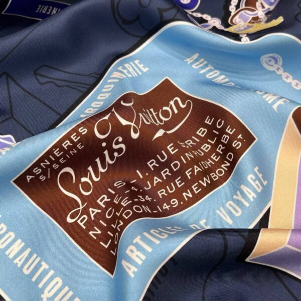 LOUIS VUITTON Square silk scarf
