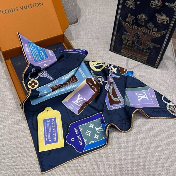 LOUIS VUITTON Square silk scarf