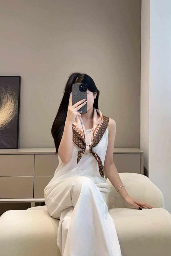 LOUIS VUITTON Square silk scarf