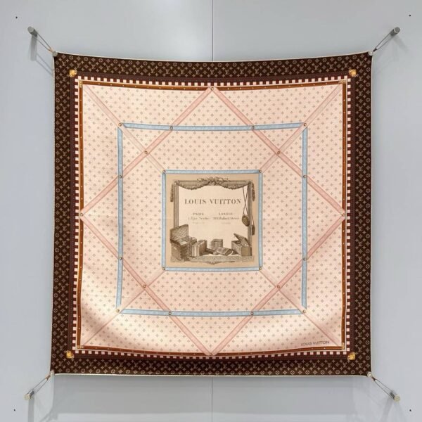 LOUIS VUITTON Square silk scarf