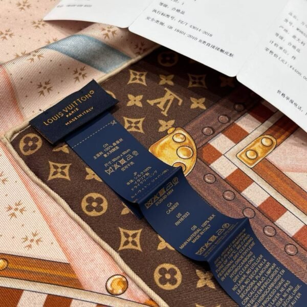 LOUIS VUITTON Square silk scarf