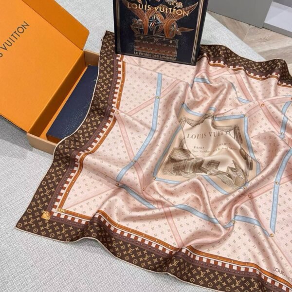 LOUIS VUITTON Square silk scarf