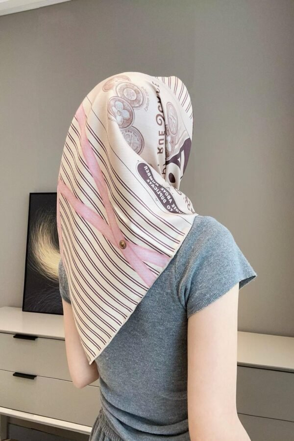 LOUIS VUITTON Square silk scarf