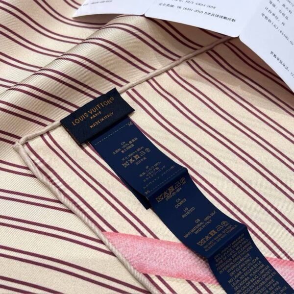 LOUIS VUITTON Square silk scarf