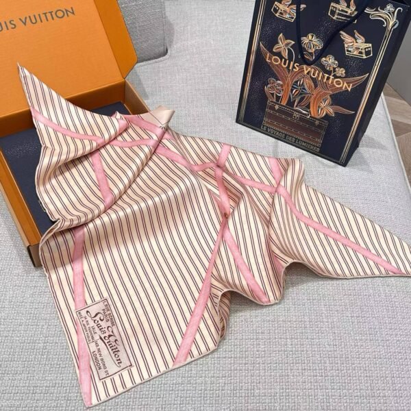 LOUIS VUITTON Square silk scarf