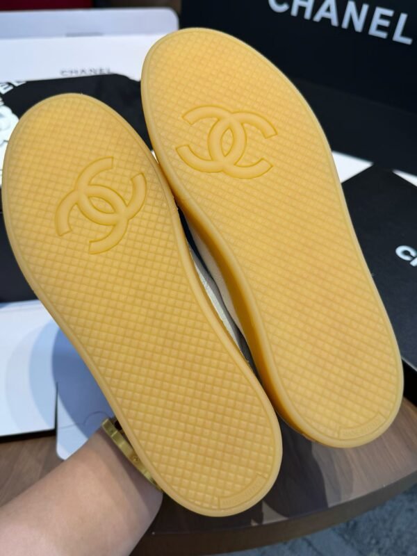 CHANEL Sneakers