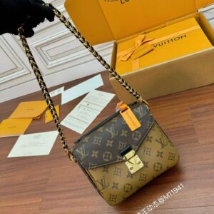 LOUIS VUITTON  M11941 Pochette Métis Backpack