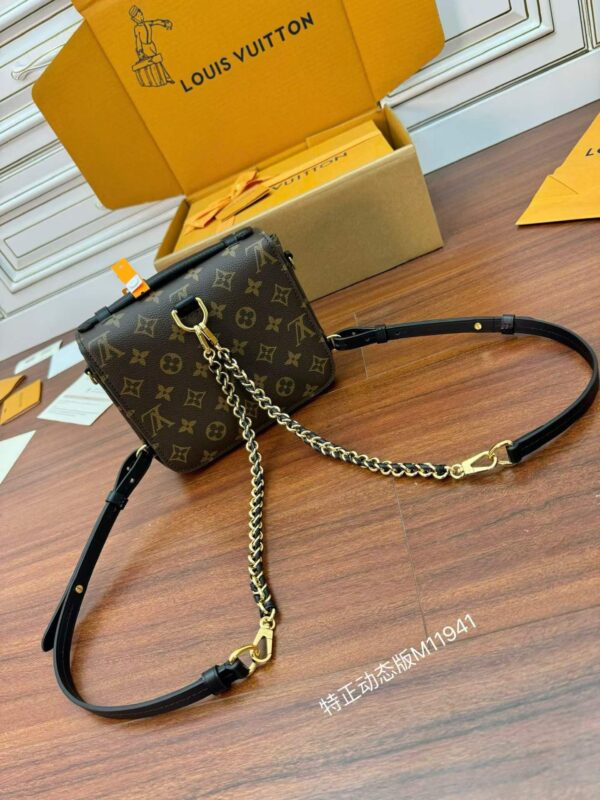 LOUIS VUITTON  M11941 Pochette Métis Backpack