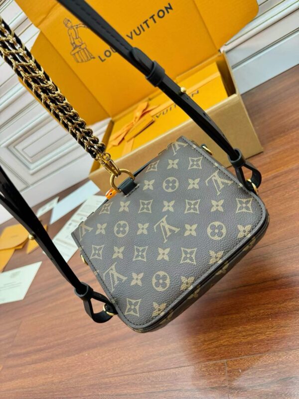 LOUIS VUITTON  M11941 Pochette Métis Backpack