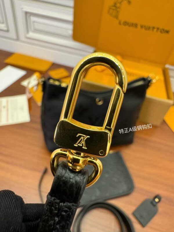LOUIS VUITTON  M46288 CarryAll PM Bag
