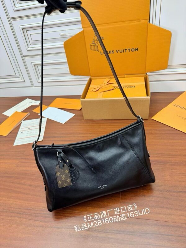 LOUIS VUITTONM28160 CarryAll East West Bag