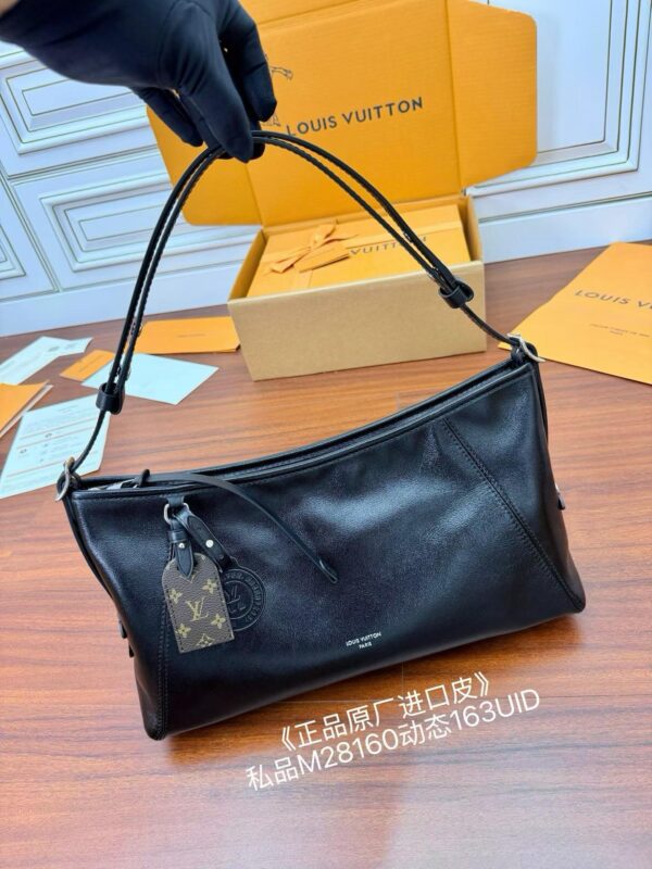 LOUIS VUITTONM28160 CarryAll East West Bag
