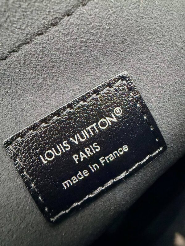 LOUIS VUITTONM28160 CarryAll East West Bag