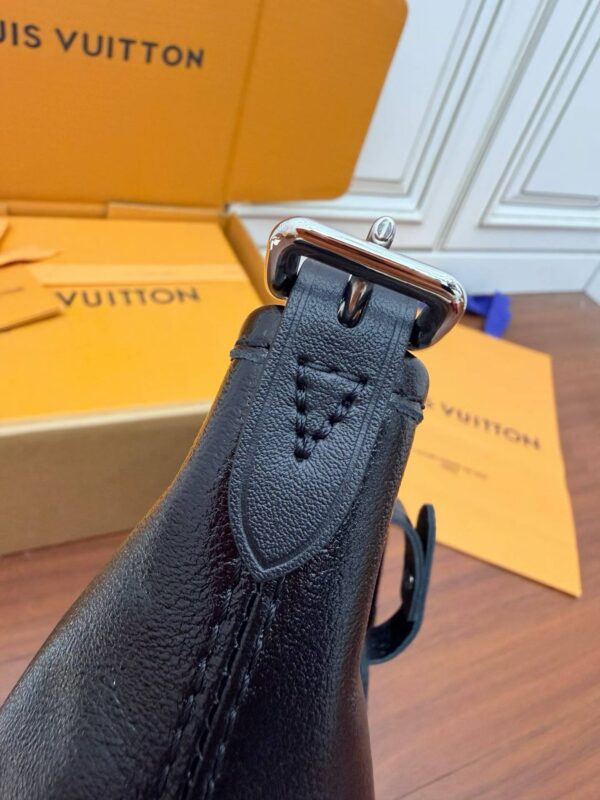 LOUIS VUITTONM28160 CarryAll East West Bag