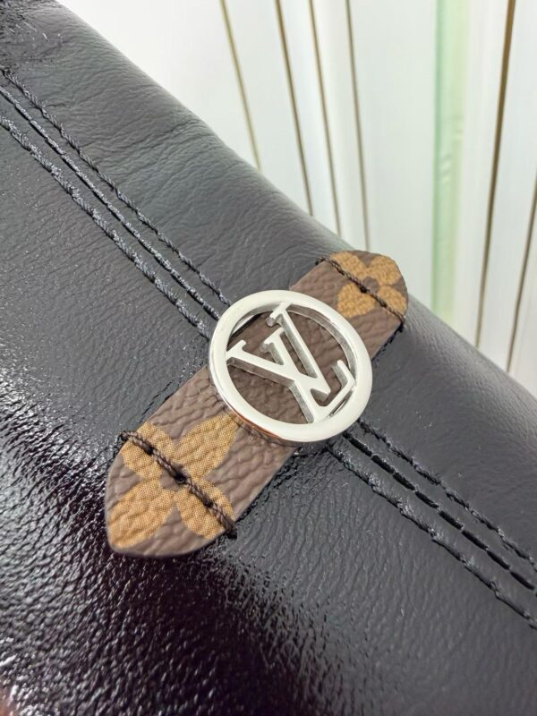 LOUIS VUITTONM28160 CarryAll East West Bag