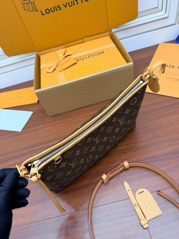 LOUIS VUITTON M28101 CarryAll East West Bag