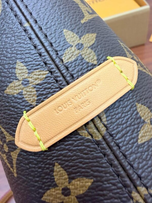 LOUIS VUITTON M28101 CarryAll East West Bag