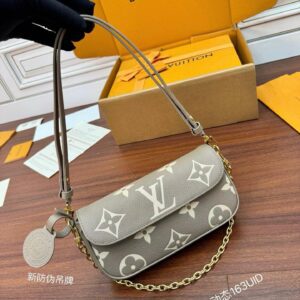LOUIS VUITTON M82211 Ivy Wallet on Chain Bag